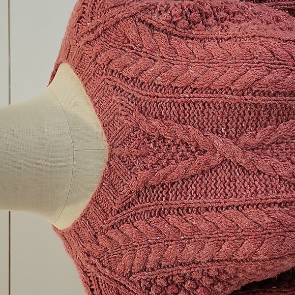 MODA INT'L xs v neck mauve sweater. Comfy and soft! - Picture 2 of 5